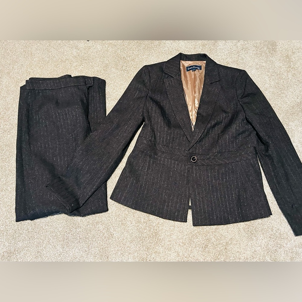 Evan Picone Pant Suit (charcoal w/pin stripe) size 8